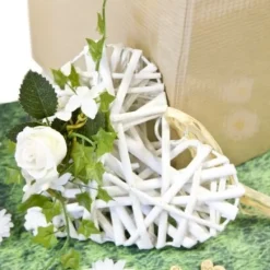 Badaboum Coeur En Rotin Avec Rose Et Feuillage A Suspendre