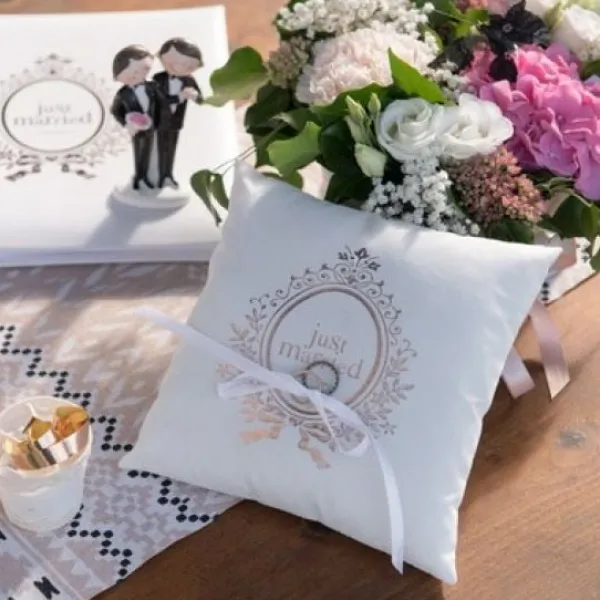 Badaboum Coussin Porte Alliance Just Married Rose Gold