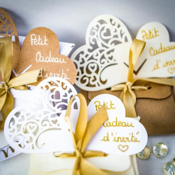 Badaboum Etui A Dragees Blanc Avec Ruban Satin Or X 10