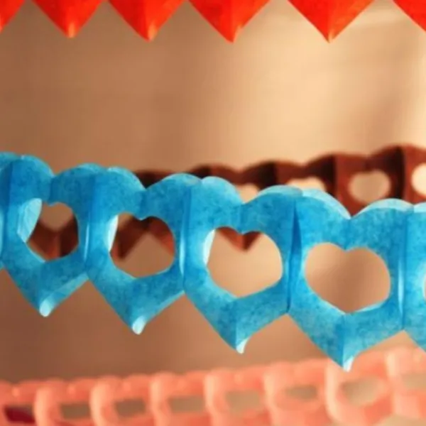 Badaboum Guirlande En Papier Avec Coeur Turquoise