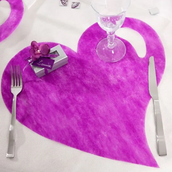 Badaboum Set De Table Coeur En Tissu Intisse Prune X 50 Pi Ces